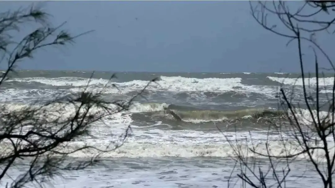পাঁচ দিন বৃষ্টির পূর্বাভাস, কমতে পারে তাপমাত্রা